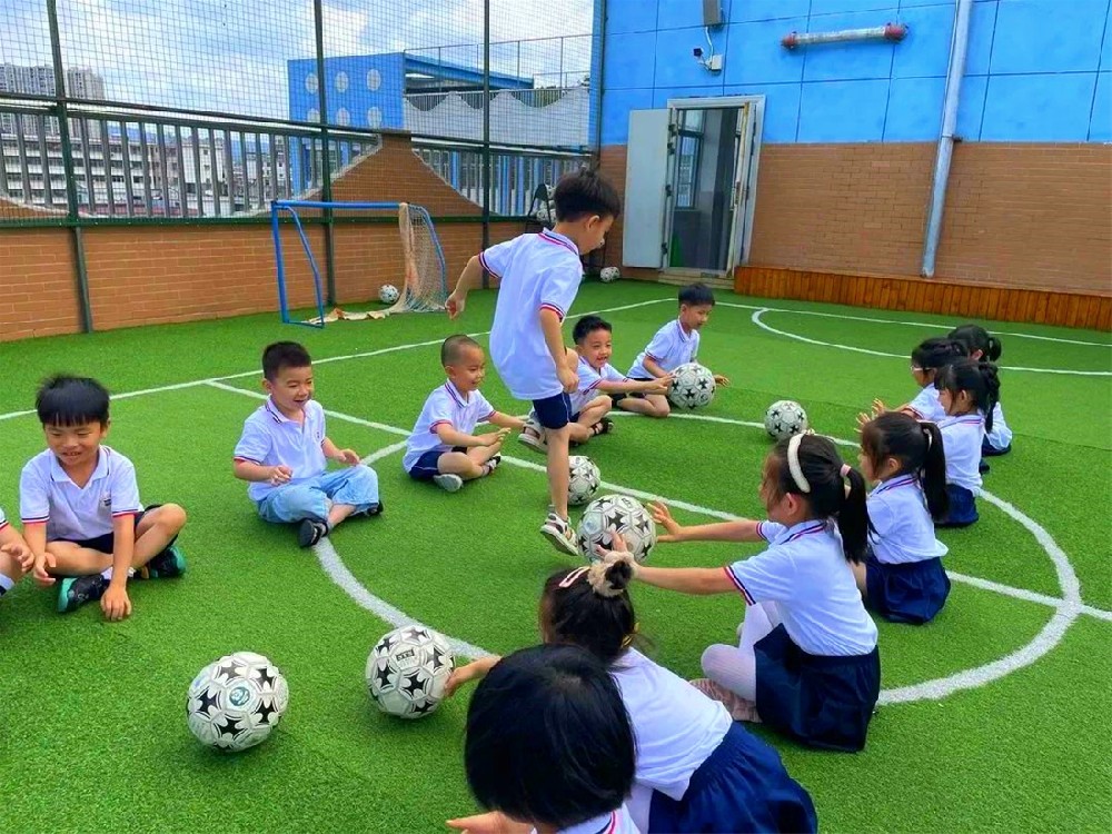 幼儿园足球教育、幼儿园足球场、幼儿园运动场